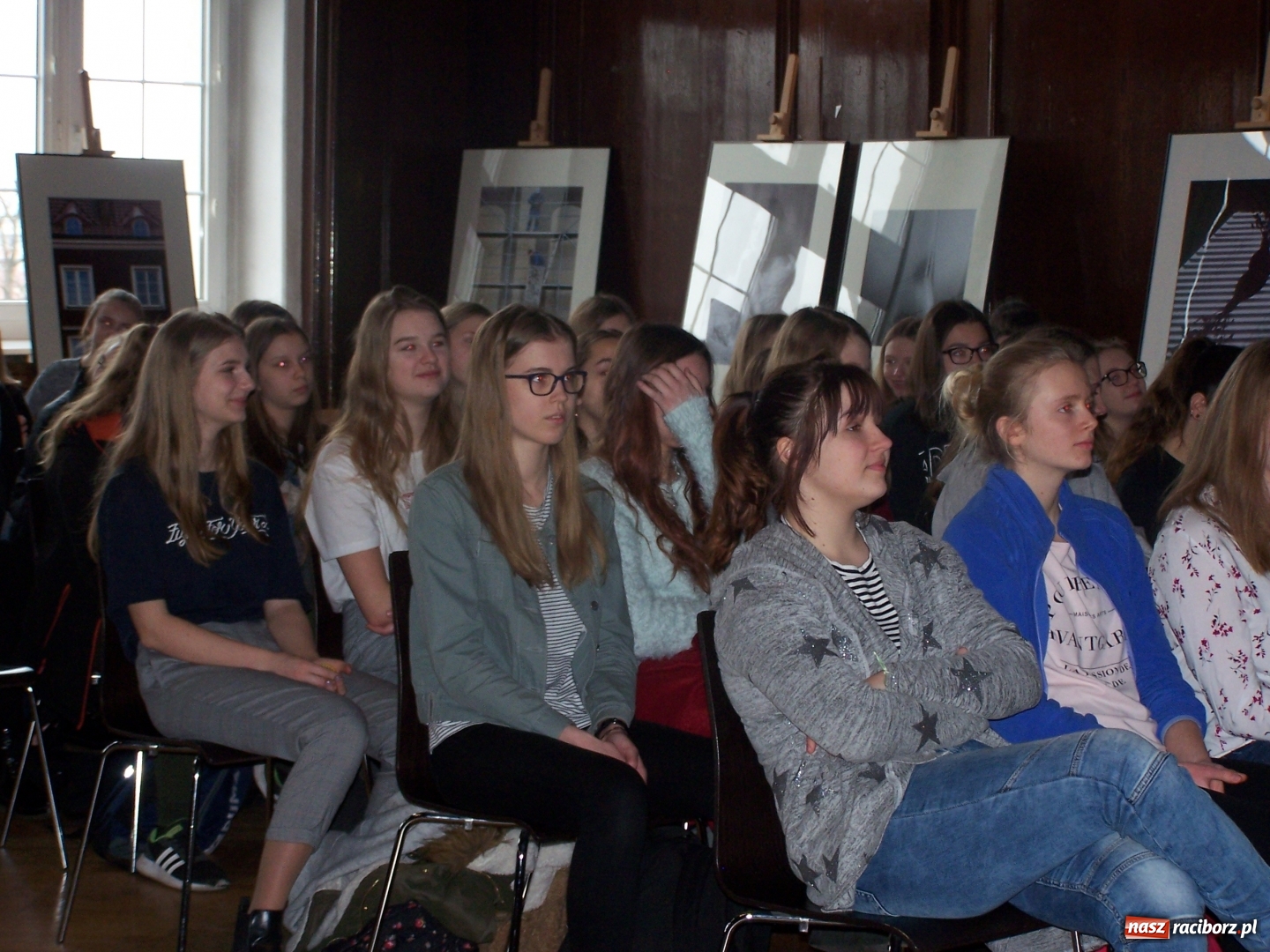 Zdjęcie w galerii na portalu naszraciborz.pl: Zajęcia z native speaker’ami w 1 LO  wiadomości z regionu