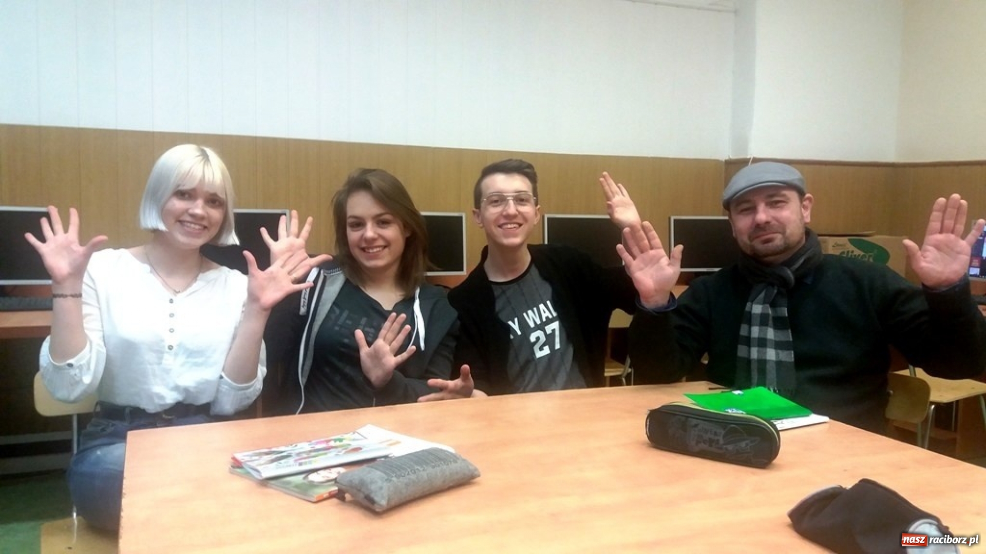 Zdjęcie w galerii na portalu naszraciborz.pl: Zajęcia z native speaker’ami w 1 LO  wiadomości z regionu