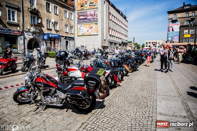 Zdjęcie w galerii na portalu naszraciborz.pl: Parada motocyklistów ulicami Raciborza wiadomości z regionu
