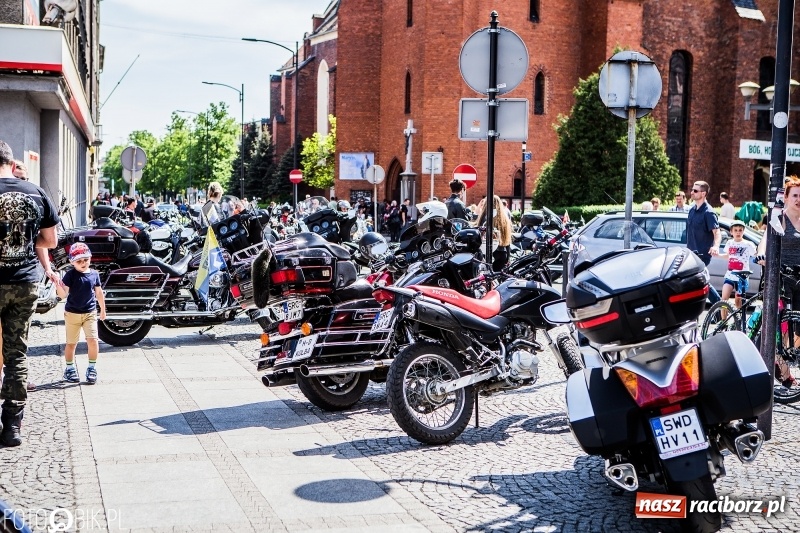 Zdjęcie w galerii na portalu naszraciborz.pl: Parada motocyklistów ulicami Raciborza wiadomości z regionu