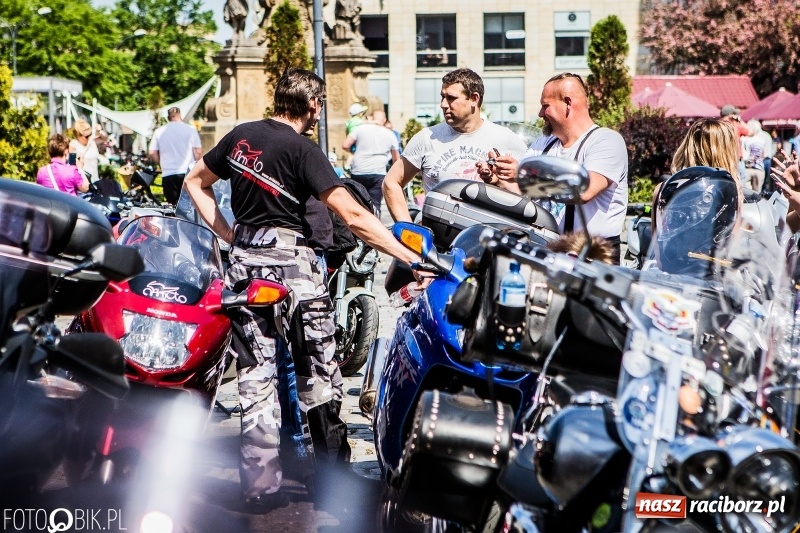 Zdjęcie w galerii na portalu naszraciborz.pl: Parada motocyklistów ulicami Raciborza wiadomości z regionu