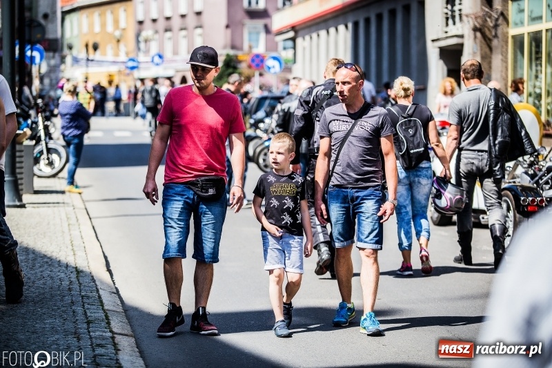 Zdjęcie w galerii na portalu naszraciborz.pl: Parada motocyklistów ulicami Raciborza wiadomości z regionu