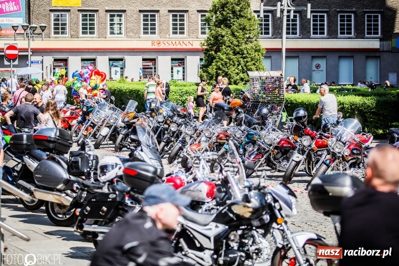 Zdjęcie w galerii na portalu naszraciborz.pl: Parada motocyklistów ulicami Raciborza wiadomości z regionu
