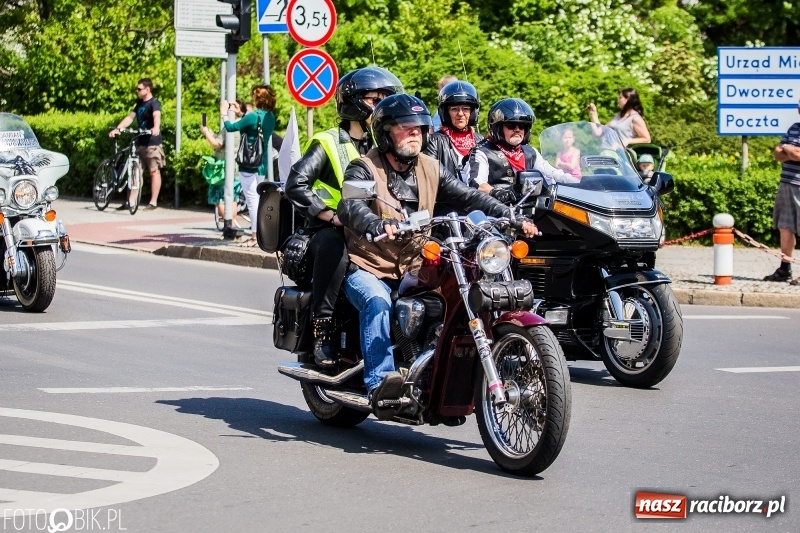 Zdjęcie w galerii na portalu naszraciborz.pl: Parada motocyklistów ulicami Raciborza wiadomości z regionu