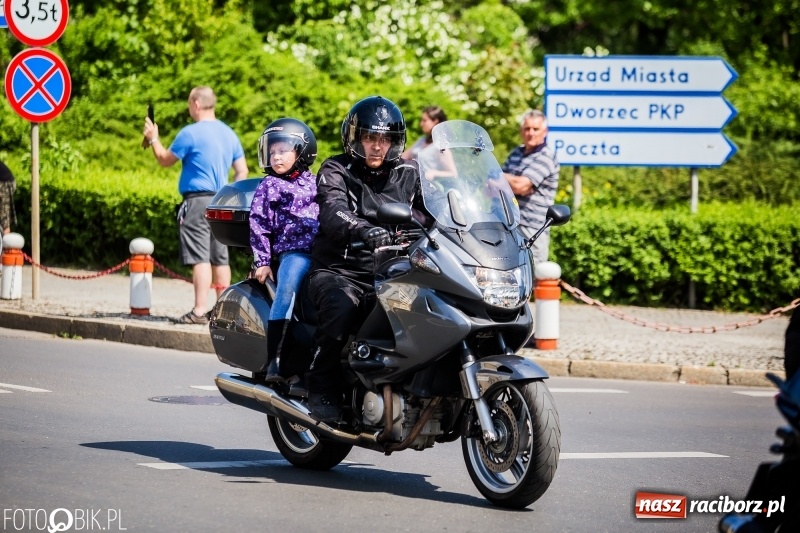 Zdjęcie w galerii na portalu naszraciborz.pl: Parada motocyklistów ulicami Raciborza wiadomości z regionu
