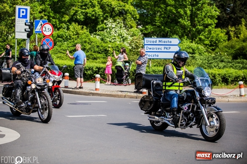 Zdjęcie w galerii na portalu naszraciborz.pl: Parada motocyklistów ulicami Raciborza wiadomości z regionu