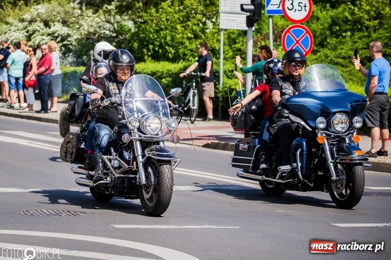 Zdjęcie w galerii na portalu naszraciborz.pl: Parada motocyklistów ulicami Raciborza wiadomości z regionu