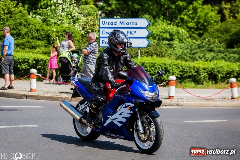 Zdjęcie w galerii na portalu naszraciborz.pl: Parada motocyklistów ulicami Raciborza wiadomości z regionu
