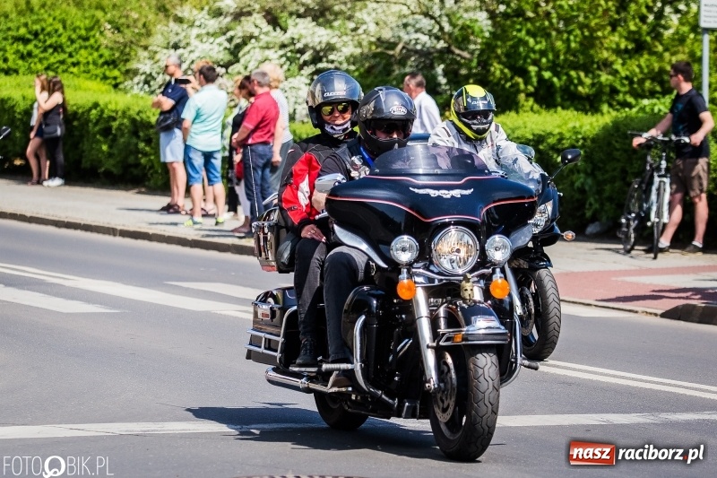 Zdjęcie w galerii na portalu naszraciborz.pl: Parada motocyklistów ulicami Raciborza wiadomości z regionu