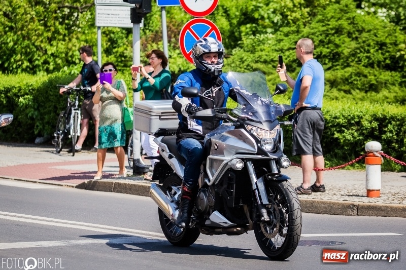 Zdjęcie w galerii na portalu naszraciborz.pl: Parada motocyklistów ulicami Raciborza wiadomości z regionu