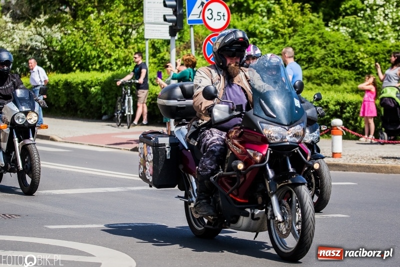 Zdjęcie w galerii na portalu naszraciborz.pl: Parada motocyklistów ulicami Raciborza wiadomości z regionu