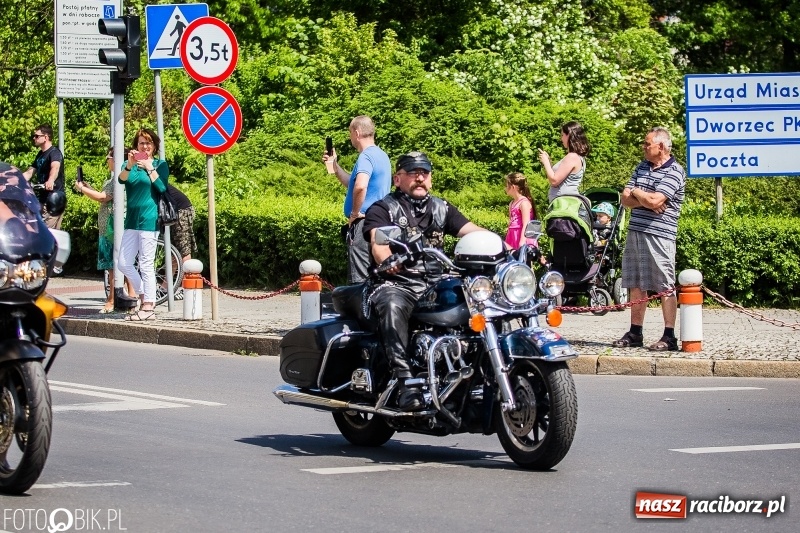 Zdjęcie w galerii na portalu naszraciborz.pl: Parada motocyklistów ulicami Raciborza wiadomości z regionu