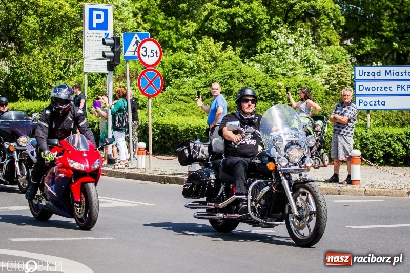 Zdjęcie w galerii na portalu naszraciborz.pl: Parada motocyklistów ulicami Raciborza wiadomości z regionu
