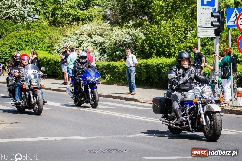 Zdjęcie w galerii na portalu naszraciborz.pl: Parada motocyklistów ulicami Raciborza wiadomości z regionu