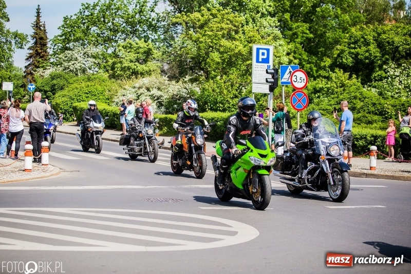 Zdjęcie w galerii na portalu naszraciborz.pl: Parada motocyklistów ulicami Raciborza wiadomości z regionu