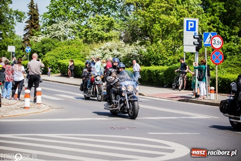 Zdjęcie w galerii na portalu naszraciborz.pl: Parada motocyklistów ulicami Raciborza wiadomości z regionu