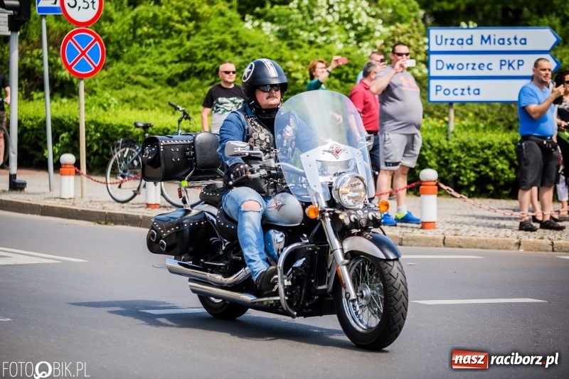 Zdjęcie w galerii na portalu naszraciborz.pl: Parada motocyklistów ulicami Raciborza wiadomości z regionu