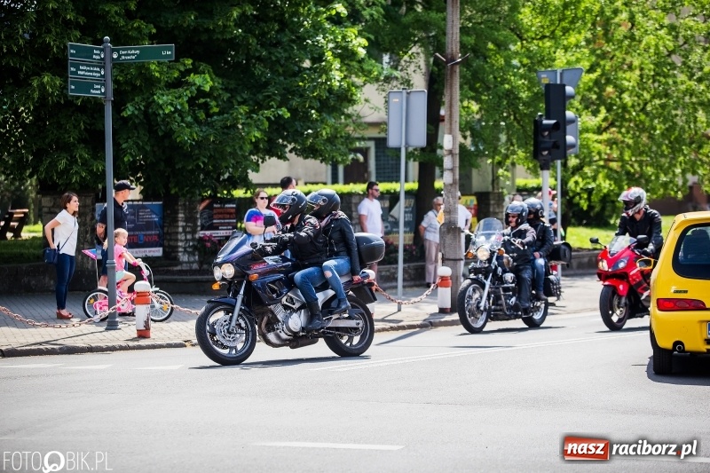 Zdjęcie w galerii na portalu naszraciborz.pl: Parada motocyklistów ulicami Raciborza wiadomości z regionu