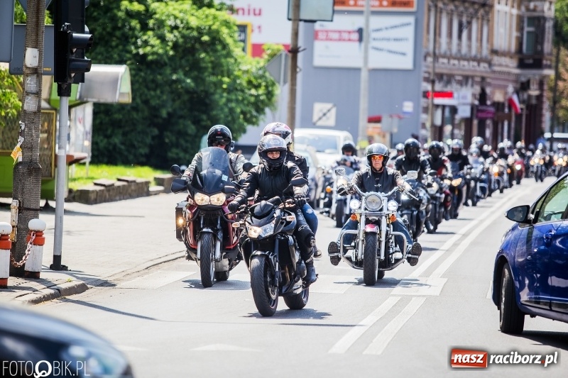 Zdjęcie w galerii na portalu naszraciborz.pl: Parada motocyklistów ulicami Raciborza wiadomości z regionu