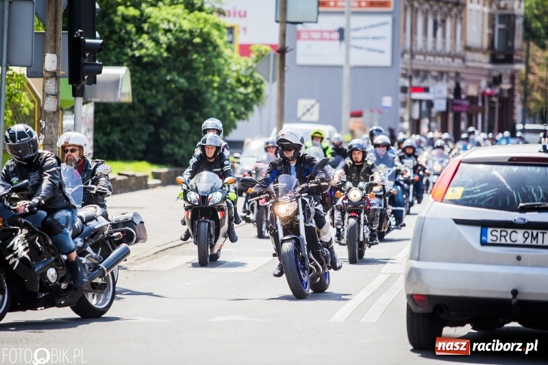 Zdjęcie w galerii na portalu naszraciborz.pl: Parada motocyklistów ulicami Raciborza wiadomości z regionu
