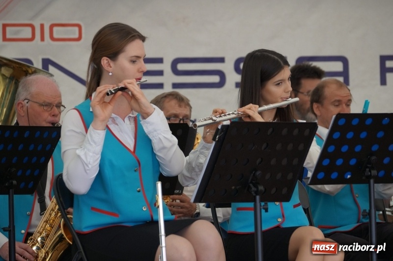Zdjęcie w galerii na portalu naszraciborz.pl: Trzy dni koncertów, występów i atrakcji. Ruszyła wielka majówka w Nędzy  wiadomości z regionu