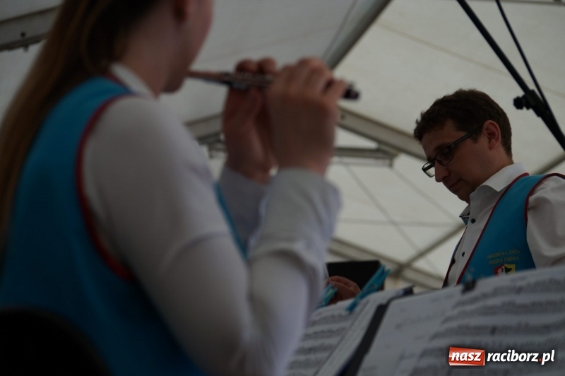 Zdjęcie w galerii na portalu naszraciborz.pl: Trzy dni koncertów, występów i atrakcji. Ruszyła wielka majówka w Nędzy  wiadomości z regionu