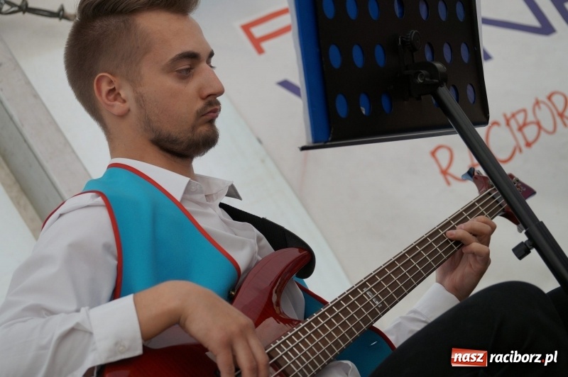 Zdjęcie w galerii na portalu naszraciborz.pl: Trzy dni koncertów, występów i atrakcji. Ruszyła wielka majówka w Nędzy  wiadomości z regionu