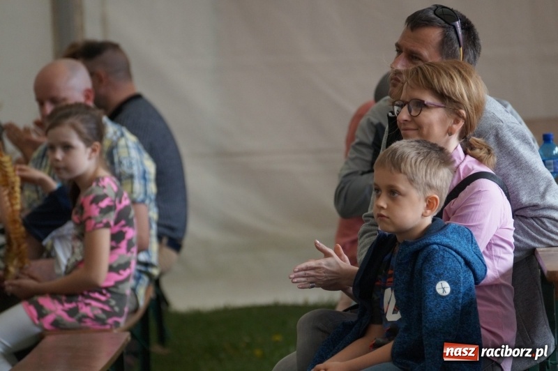 Zdjęcie w galerii na portalu naszraciborz.pl: Trzy dni koncertów, występów i atrakcji. Ruszyła wielka majówka w Nędzy  wiadomości z regionu