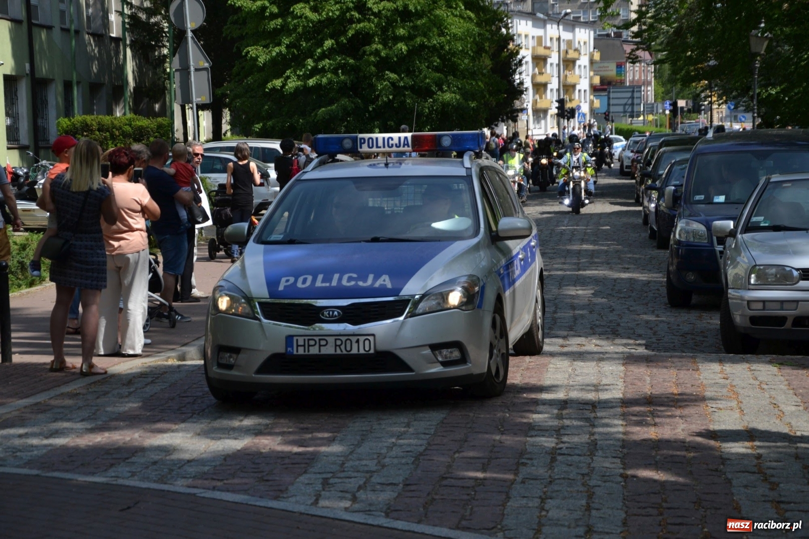 Zdjęcie w galerii na portalu naszraciborz.pl: Motocykliści opanowali raciborski zamek wiadomości z regionu