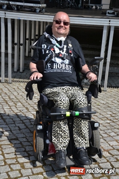 Zdjęcie w galerii na portalu naszraciborz.pl: Motocykliści opanowali raciborski zamek wiadomości z regionu