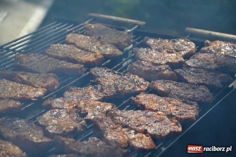 Zdjęcie w galerii na portalu naszraciborz.pl: Motocykliści opanowali raciborski zamek wiadomości z regionu