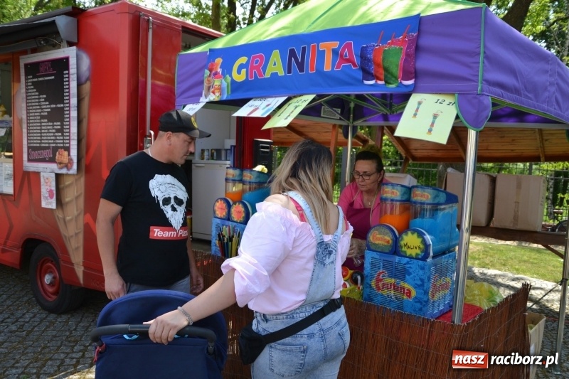 Zdjęcie w galerii na portalu naszraciborz.pl: Motocykliści opanowali raciborski zamek wiadomości z regionu