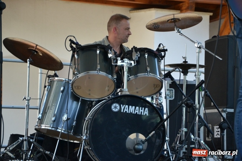 Zdjęcie w galerii na portalu naszraciborz.pl: Motocykliści opanowali raciborski zamek wiadomości z regionu