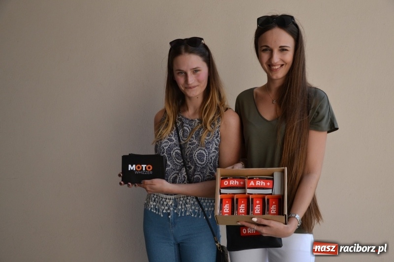 Zdjęcie w galerii na portalu naszraciborz.pl: Motocykliści opanowali raciborski zamek wiadomości z regionu