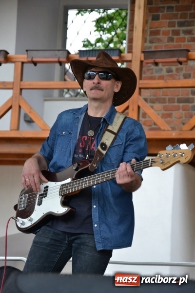 Zdjęcie w galerii na portalu naszraciborz.pl: Motocykliści opanowali raciborski zamek wiadomości z regionu