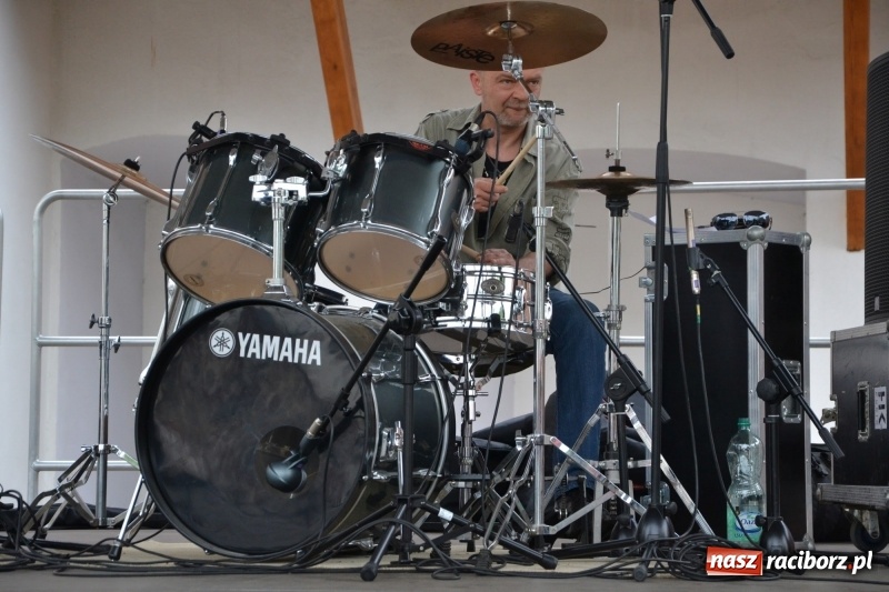 Zdjęcie w galerii na portalu naszraciborz.pl: Motocykliści opanowali raciborski zamek wiadomości z regionu