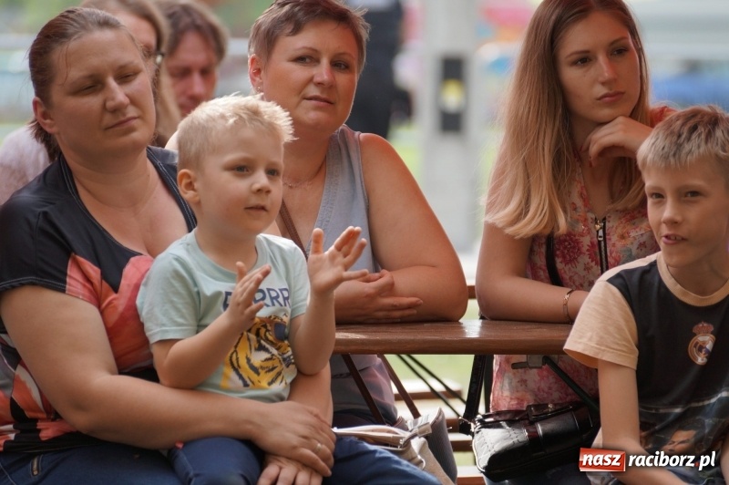 Zdjęcie w galerii na portalu naszraciborz.pl: Młode talenty pokazały się na majówkowej scenie w Nędzy  wiadomości z regionu
