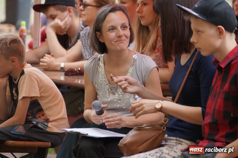 Zdjęcie w galerii na portalu naszraciborz.pl: Młode talenty pokazały się na majówkowej scenie w Nędzy  wiadomości z regionu