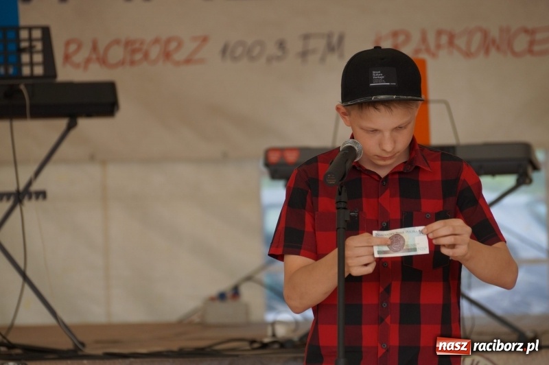 Zdjęcie w galerii na portalu naszraciborz.pl: Młode talenty pokazały się na majówkowej scenie w Nędzy  wiadomości z regionu