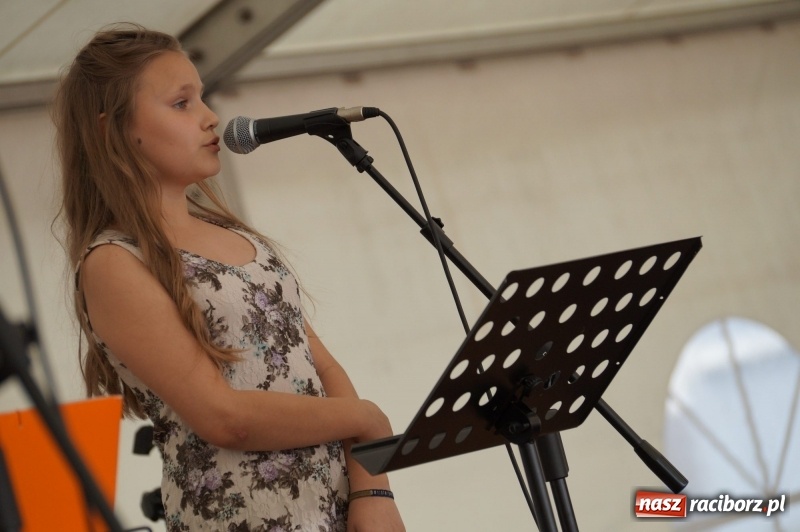 Zdjęcie w galerii na portalu naszraciborz.pl: Młode talenty pokazały się na majówkowej scenie w Nędzy  wiadomości z regionu