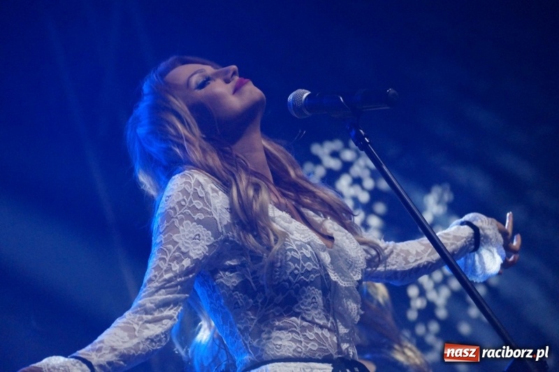 Zdjęcie w galerii na portalu naszraciborz.pl: Exaited i piękna Agnieszka na majówce w Nędzy wiadomości z regionu
