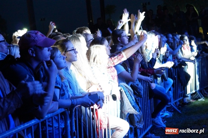 Zdjęcie w galerii na portalu naszraciborz.pl: Exaited i piękna Agnieszka na majówce w Nędzy wiadomości z regionu