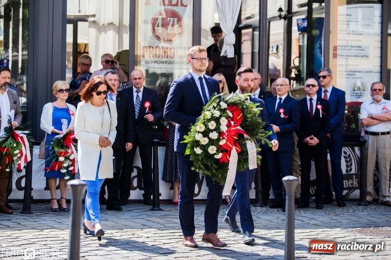 Zdjęcie w galerii na portalu naszraciborz.pl: Racibórz świętuje rocznicę uchwalenia Konstytucji 3 Maja  wiadomości z regionu