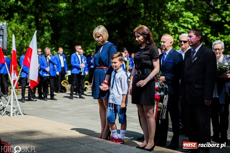 Zdjęcie w galerii na portalu naszraciborz.pl: Racibórz świętuje rocznicę uchwalenia Konstytucji 3 Maja  wiadomości z regionu