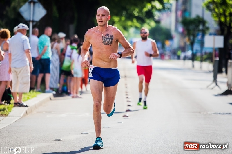 Zdjęcie w galerii na portalu naszraciborz.pl: Raciborski Bieg Bez Granic - dystans 10 kilometrów FOTOREPORTAŻ wiadomości z regionu