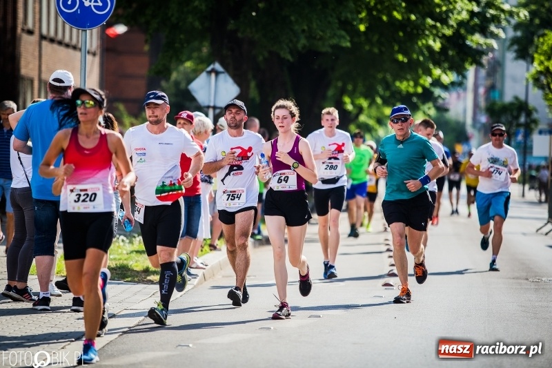 Zdjęcie w galerii na portalu naszraciborz.pl: Raciborski Bieg Bez Granic - dystans 10 kilometrów FOTOREPORTAŻ wiadomości z regionu