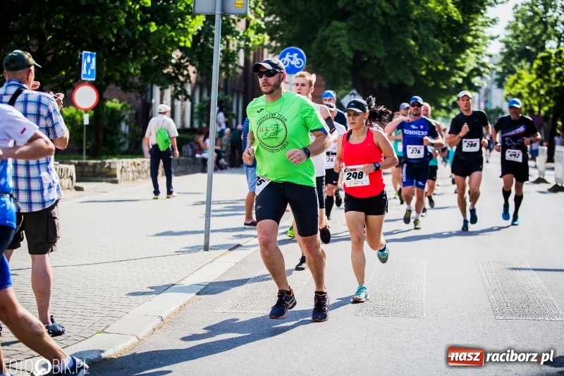 Zdjęcie w galerii na portalu naszraciborz.pl: Raciborski Bieg Bez Granic - dystans 10 kilometrów FOTOREPORTAŻ wiadomości z regionu