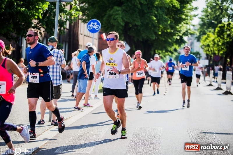 Zdjęcie w galerii na portalu naszraciborz.pl: Raciborski Bieg Bez Granic - dystans 10 kilometrów FOTOREPORTAŻ wiadomości z regionu