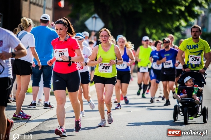 Zdjęcie w galerii na portalu naszraciborz.pl: Raciborski Bieg Bez Granic - dystans 10 kilometrów FOTOREPORTAŻ wiadomości z regionu