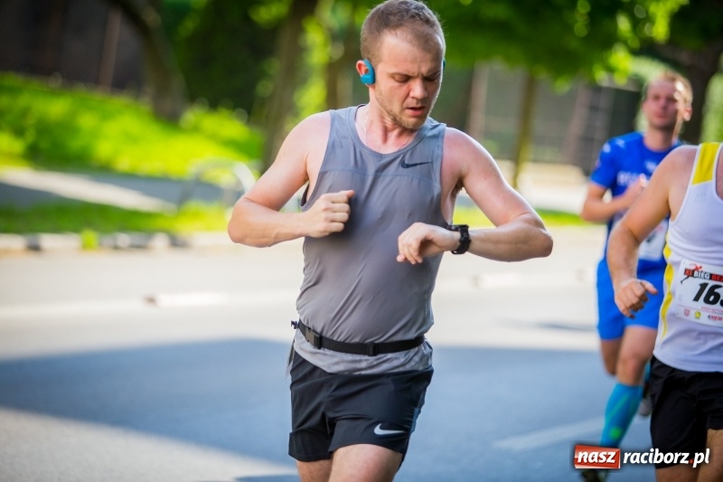 Zdjęcie w galerii na portalu naszraciborz.pl: Raciborski Bieg Bez Granic - dystans 10 kilometrów FOTOREPORTAŻ wiadomości z regionu